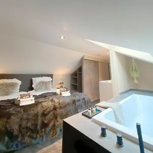https://bel-air-proprietes-mont-amour.hotels-rhonealpes.com